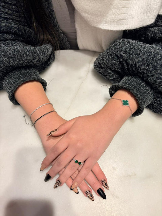 black tense bracelet 3.96 gm